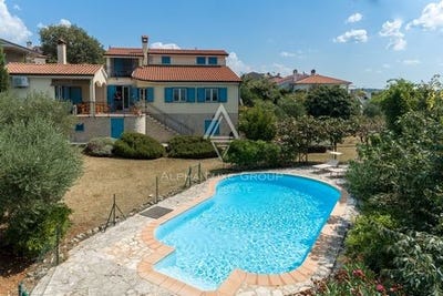 /international/hr/kastelir-labinci-istria-county-310100362670/