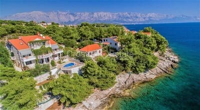 /international/hr/bol-split-dalmatia-county-120098074281/
