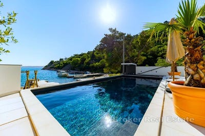 /international/hr/starigrad-zadar-county-310107219499/