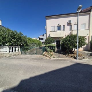 /international/hr/vodice-sibenska-ulica-310099467102/
