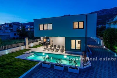/international/hr/katel-kambelovac-split-dalmatia-county-310107218424/