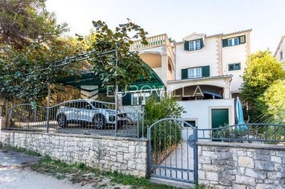 /international/hr/supetar-split-dalmatia-county-120098076264/