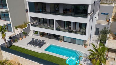 /international/hr/makarska-split-dalmatia-county-310107219516/