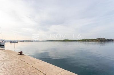 /international/hr/sibenik-sibenska-ulica-310099971543/