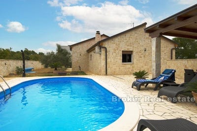 /international/hr/gornji-karin-zadar-county-310107218894/
