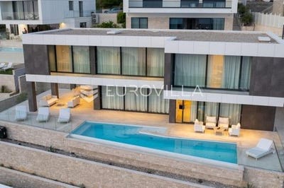 /international/hr/makarska-split-dalmatia-county-310101383457/
