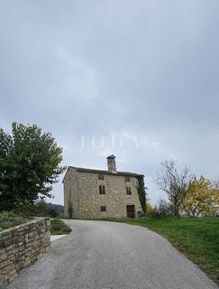 /international/hr/buje-istria-county-310108779393/