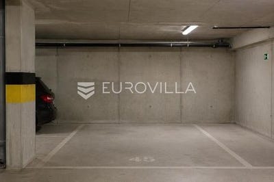 /international/hr/split-split-dalmatia-county-310108530108/