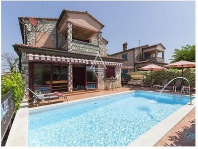 /international/hr/kastelir-labinci-istria-county-310100363072/