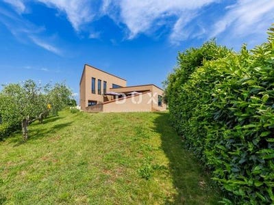 /international/hr/novigrad-istria-county-310107221668/