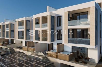 /international/hr/trogir-split-dalmatia-county-310098773101/