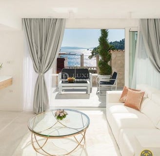 /international/hr/hvar-split-dalmatia-county-310107274798/