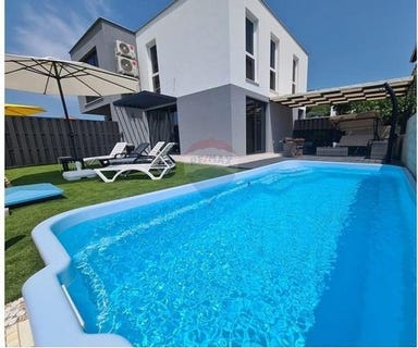 /international/hr/novalja-lika-senj-county-310103590263/