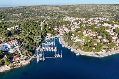 /international/hr/brac-split-dalmatia-county-120095307727/