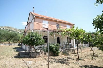 /international/hr/trogir-split-dalmatia-county-310101386385/