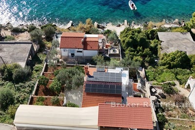 /international/hr/iovo-split-dalmatia-county-310107218759/