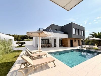/international/hr/pula-istria-county-310109151750/
