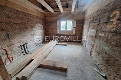 /international/hr/karlovac-karlovac-county-310107649831/