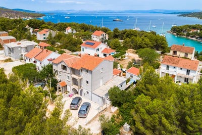 /international/hr/milna-split-dalmatia-county-310103487234/
