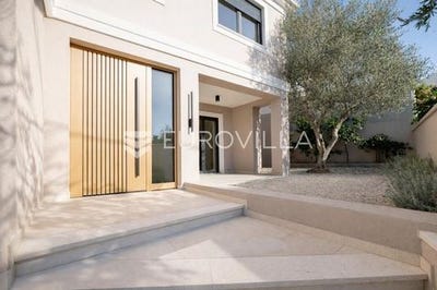 /international/hr/zadar-zadar-county-310105348044/