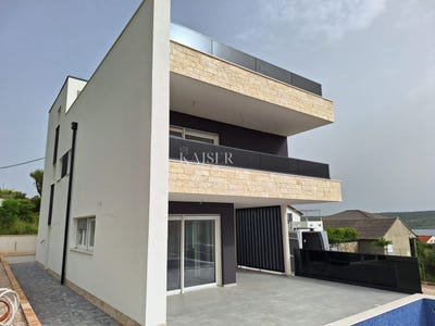 /international/hr/razanac-zadar-county-310099412874/