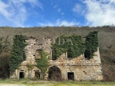/international/hr/buzet-istria-county-310108779144/