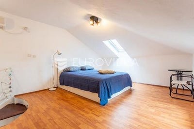 /international/hr/brac-split-dalmatia-county-310099363233/