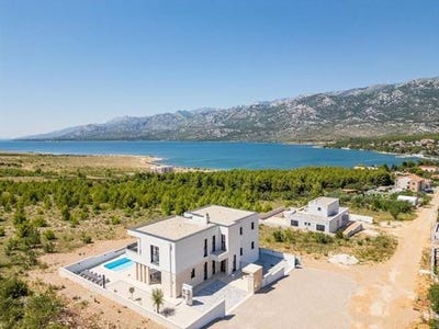 /international/hr/karlobag-lika-senj-county-310107916894/
