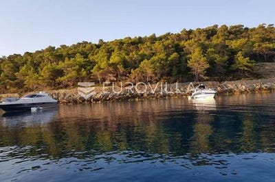 /international/hr/vis-split-dalmatia-county-120079027383/