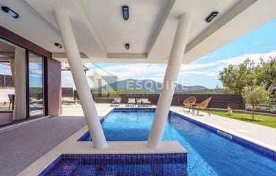 /international/hr/omis-split-dalmatia-county-120097553784/