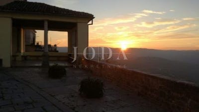 /international/hr/motovun-istria-county-310098766412/