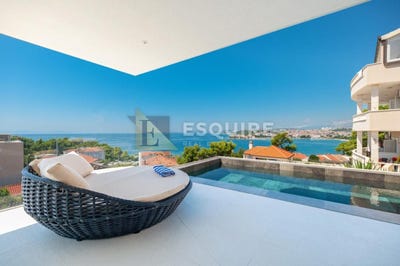 /international/hr/split-split-dalmatia-county-310099344569/