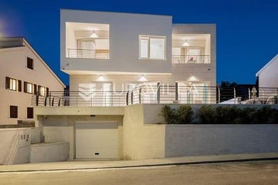 /international/hr/brac-split-dalmatia-county-310099091136/