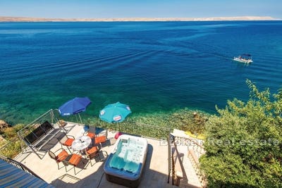 /international/hr/karlobag-lika-senj-county-310107219705/