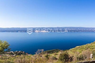 /international/hr/omis-split-dalmatia-county-310101390754/