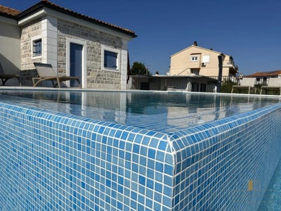 /international/hr/jelsa-split-dalmatia-county-310097618301/