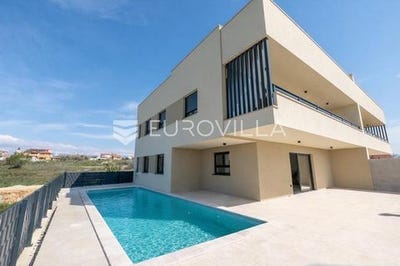 /international/hr/zadar-zadar-county-310106335378/