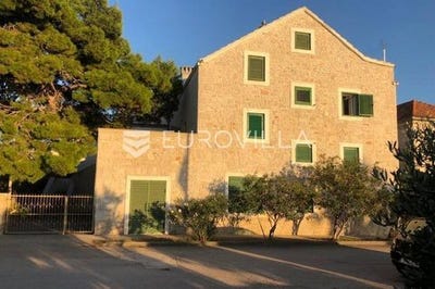 /international/hr/vodice-sibenska-ulica-120083449521/?lang=zh-tw