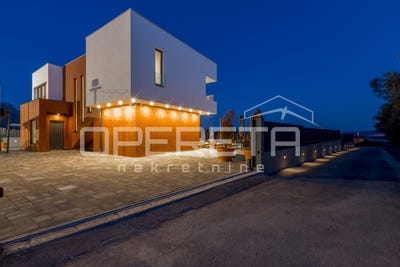 /international/hr/kastela-split-dalmatia-county-310105990182/