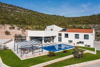 /international/hr/trogir-split-dalmatia-county-120096904702/