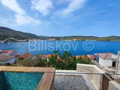 /international/hr/vis-split-dalmatia-county-120083526122/