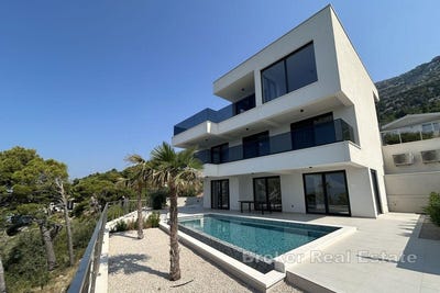 /international/hr/makarska-split-dalmatia-county-310107219645/