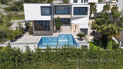 /international/hr/iovo-split-dalmatia-county-310107218280/