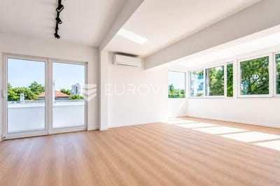 /international/hr/split-split-dalmatia-county-310108374965/