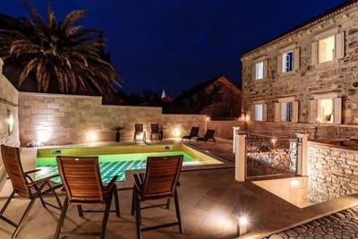 /international/hr/brac-split-dalmatia-county-310105761935/