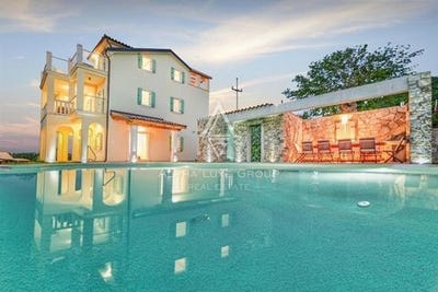 /international/hr/motovun-istria-county-310100363034/
