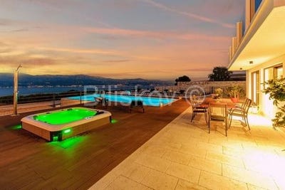 /international/hr/supetar-split-dalmatia-county-120092394568/