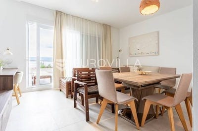 /international/hr/omis-split-dalmatia-county-120094943714/