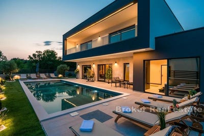 /international/hr/makarska-split-dalmatia-county-310107218941/