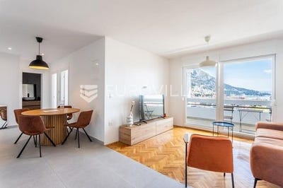 /international/hr/omis-split-dalmatia-county-120097794273/